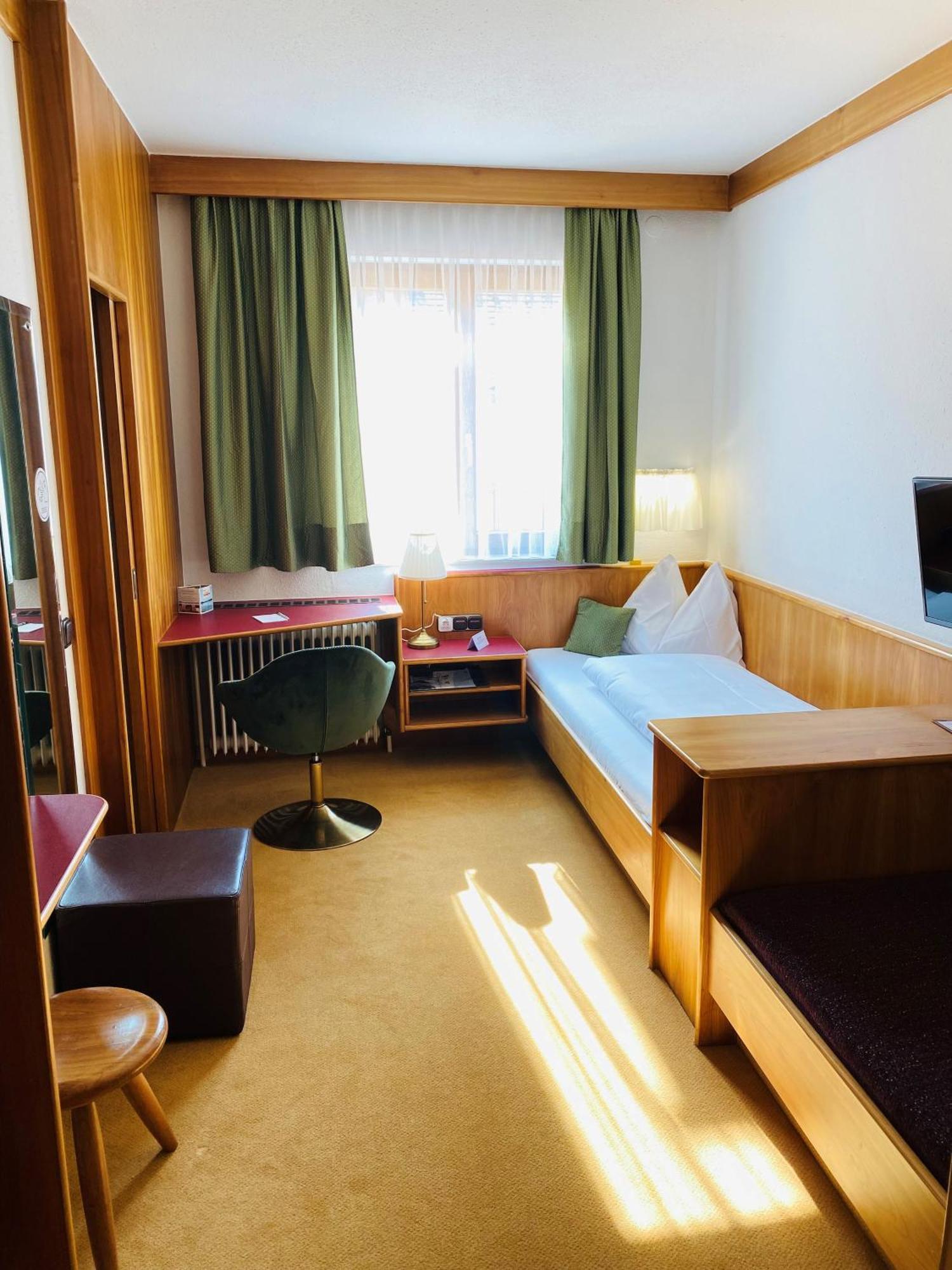 Hotel Zillners Einkehr *** Altheim Экстерьер фото